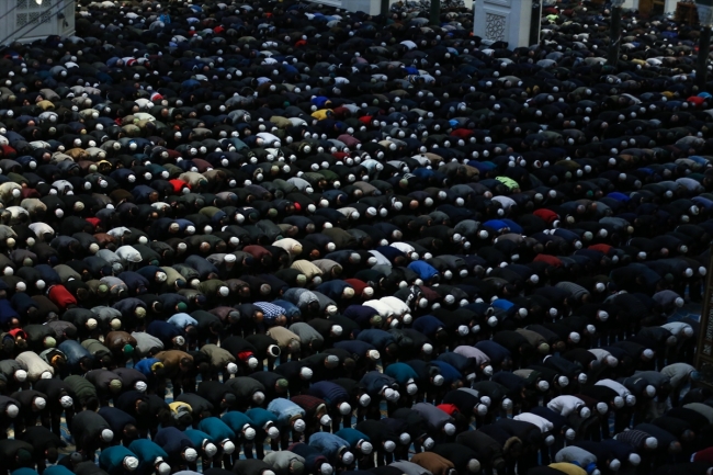 Çamlıca Camii'nde sabah namazı buluşması