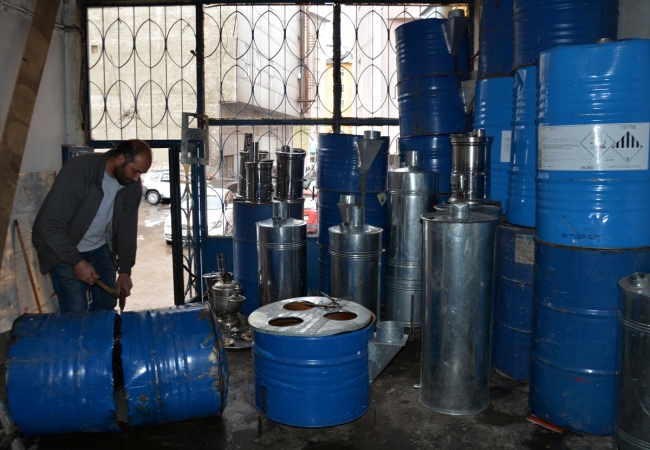 Atık varillerden soba yaparak ekonomiye ve geri dönüşüme katkı sağlıyor