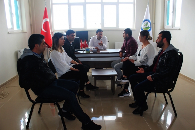 Köy okulunun "eğitim neferleri" öğrenciler için oyun alanları oluşturdu