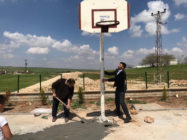 Köy okulunun "eğitim neferleri" öğrenciler için oyun alanları oluşturdu