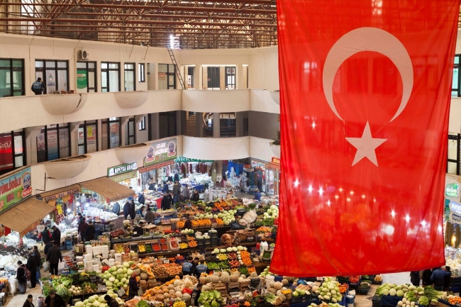 Konya'nın "asırlık alışveriş merkezi" Melike Hatun Çarşısı