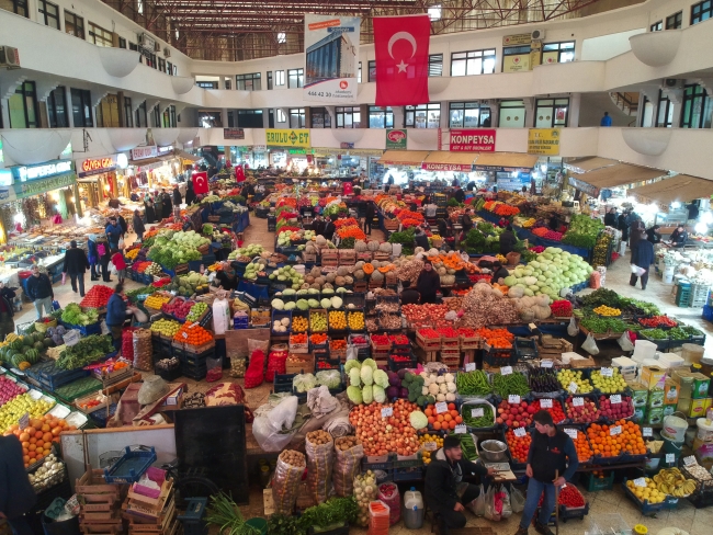Konya'nın "asırlık alışveriş merkezi" Melike Hatun Çarşısı