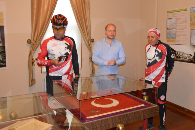 Ata'ya saygı için pedal çeviriyorlar