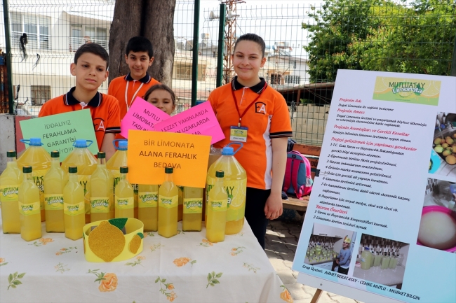 Öğrenciler ürünlerini organik pazarda satıyor