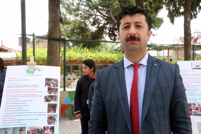 Öğrenciler ürünlerini organik pazarda satıyor