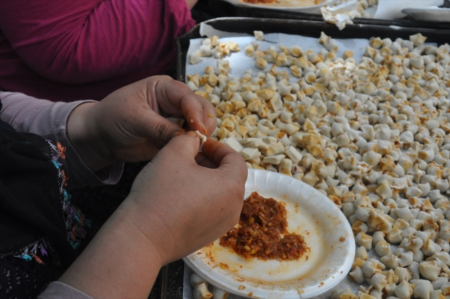 Ramazan lezzetlerini imece usulü hazırlıyorlar