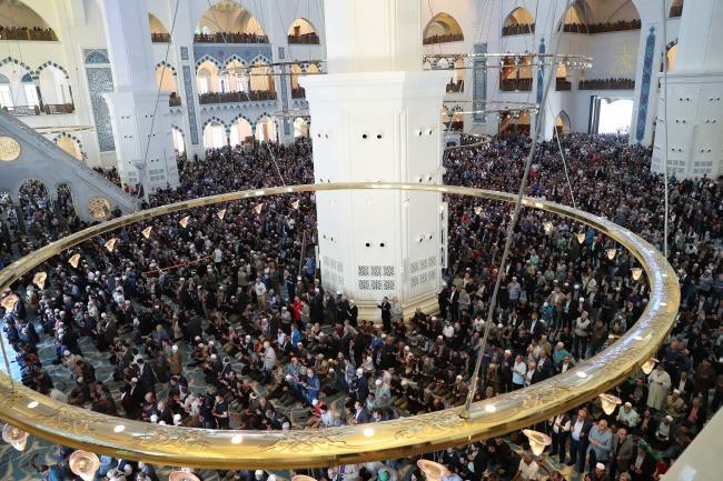 Türkiye'nin en büyük camisi açılıyor