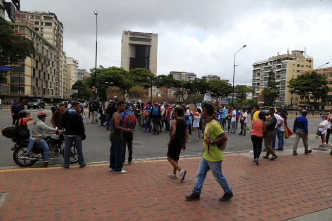 Venezuela'da Guaido'nun "sokağa çıkın" çağrısına yanıt yok