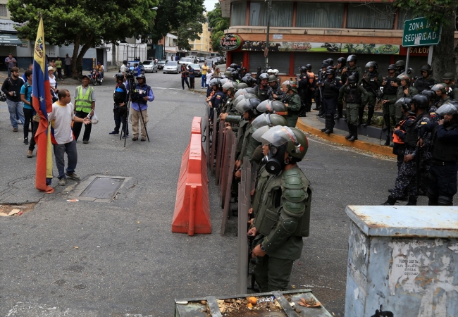 Venezuela'da Guaido'nun "sokağa çıkın" çağrısına yanıt yok