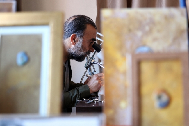 İncir çekirdeğine İhlas suresini yazdı