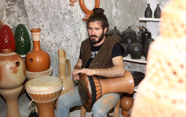 Nevşehirli çanak ustası toprağa ses veriyor