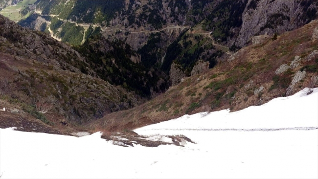 AA muhabiri çekim yaparken uçuruma yuvarlandı
