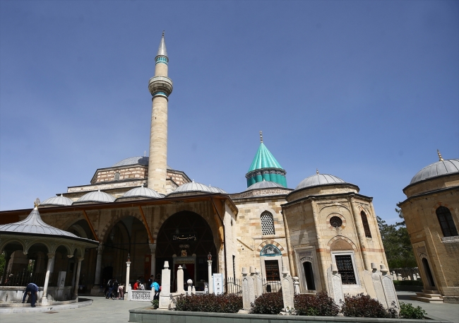 Mevlana Müzesi dünyanın dört bir yanından ziyaretçileri ağırlıyor