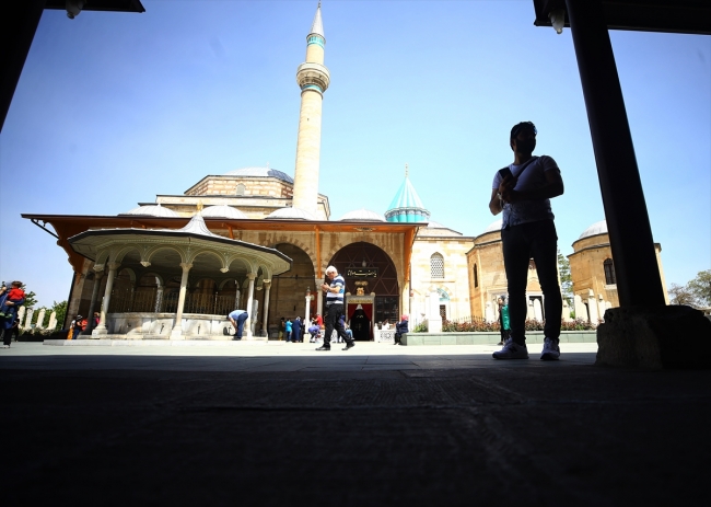 Mevlana Müzesi dünyanın dört bir yanından ziyaretçileri ağırlıyor
