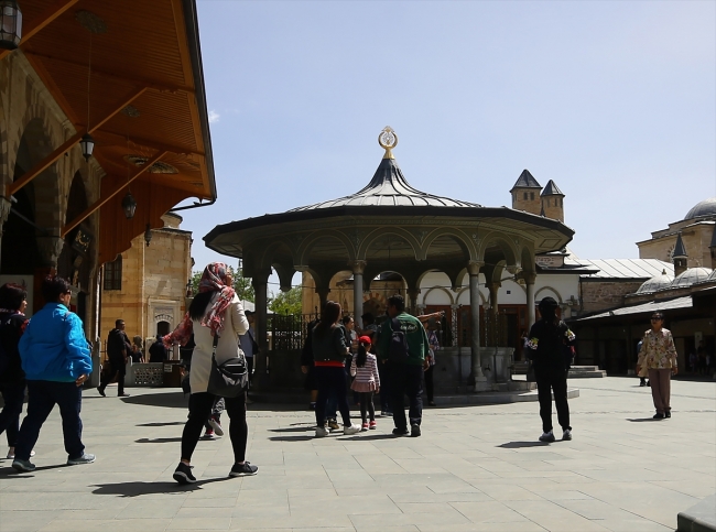 Mevlana Müzesi dünyanın dört bir yanından ziyaretçileri ağırlıyor