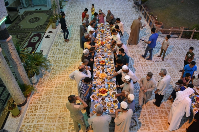 Kerkük'teki camilerde Osmanlı'nın iftar geleneği sürdürülüyor