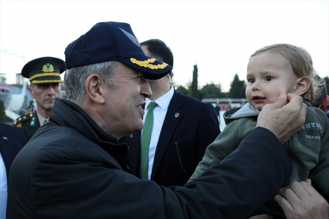 Bakan Akar ve komutanlar Harbiyelilerle iftar yaptı