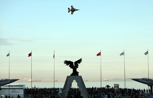 Bakan Akar ve komutanlar Harbiyelilerle iftar yaptı