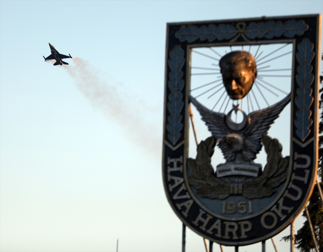 Bakan Akar ve komutanlar Harbiyelilerle iftar yaptı