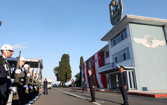 Bakan Akar ve komutanlar Harbiyelilerle iftar yaptı