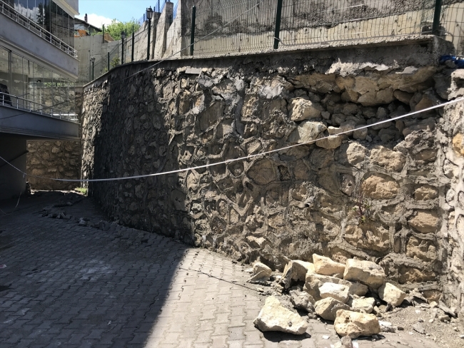 Karabük'te yolda çatlaklar oluştu