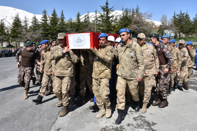 Şehit Uzman Çavuş Demirci son yolculuğuna uğurlandı
