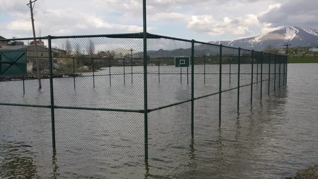 Muş'ta baraj taştı
