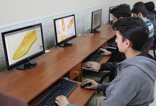 Türkiye'nin "ayakkabı tasarımcıları" bu okulda yetişiyor