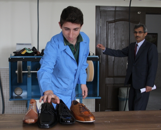 Türkiye'nin "ayakkabı tasarımcıları" bu okulda yetişiyor