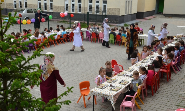 "Tekne orucu" tutan çocuklar iftar yaptı