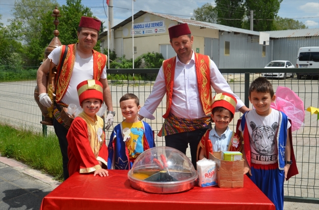 "Tekne orucu" tutan çocuklar iftar yaptı