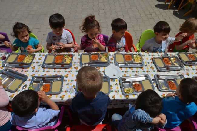 "Tekne orucu" tutan çocuklar iftar yaptı