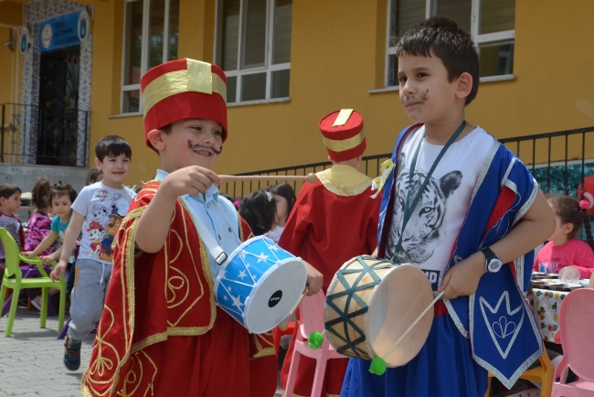 "Tekne orucu" tutan çocuklar iftar yaptı