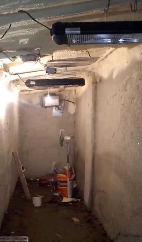 Fabrikasında esrar üreten iş insanı suçüstü yakalandı