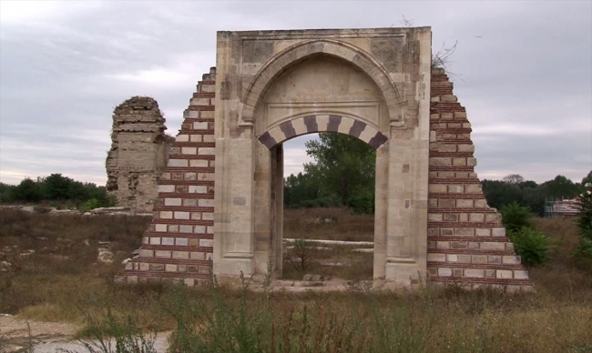 Fatih'in fethe çıktığı sarayın çevresi ören yeri olarak açılacak