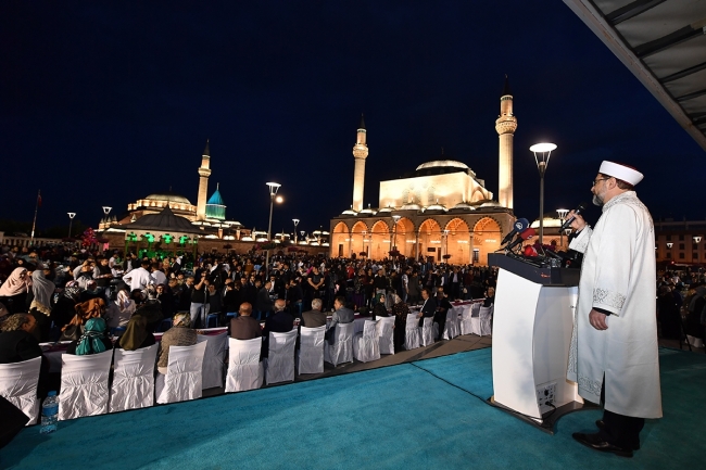 Diyanet İşleri Başkanı Erbaş: Türkiye Diyanet Vakfı web sitesinden zekat verebilirsiniz