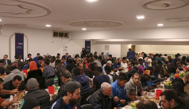 TİKA'dan Arjantin'de iftar ve gıda yardımı