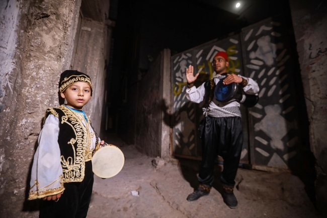 Gazze'nin 5 yaşındaki minik ramazan davulcusu