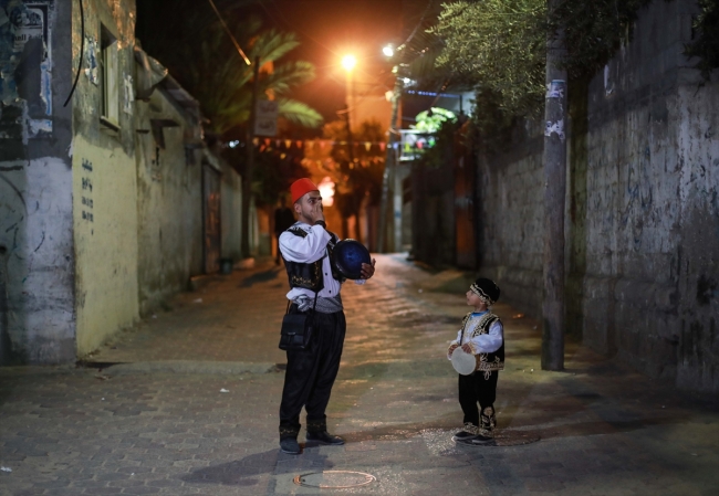 Gazze'nin 5 yaşındaki minik ramazan davulcusu