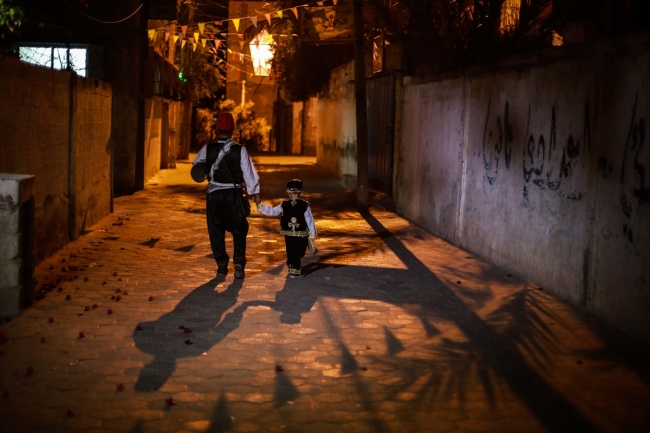 Gazze'nin 5 yaşındaki  minik ramazan davulcusu