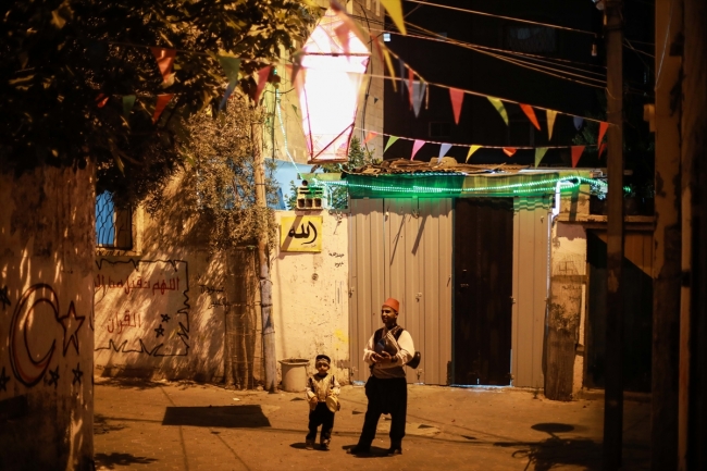 Gazze'nin 5 yaşındaki minik ramazan davulcusu