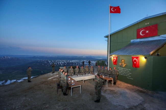 Türkiye'nin çatısında 7 gün 24 saat nöbet