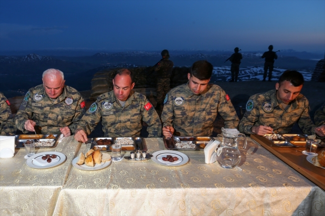 Türkiye'nin çatısında 7 gün 24 saat nöbet