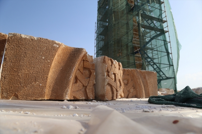 612 yıllık minare yeni yerinde yükseliyor