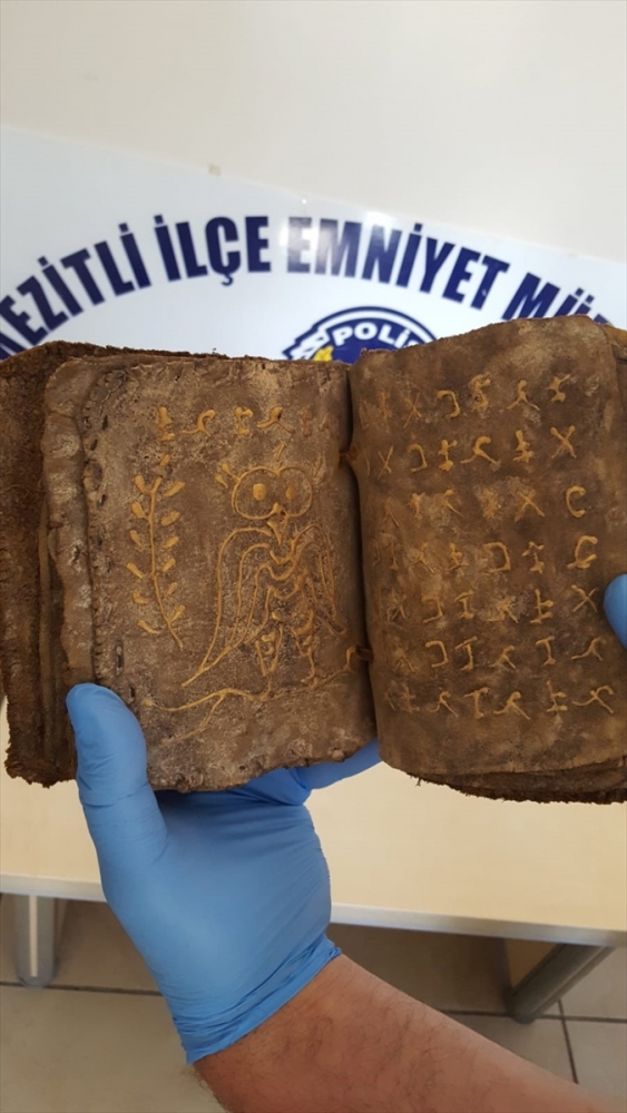 Mersin'de tarihi eser baskını: Yazıt ele geçirildi