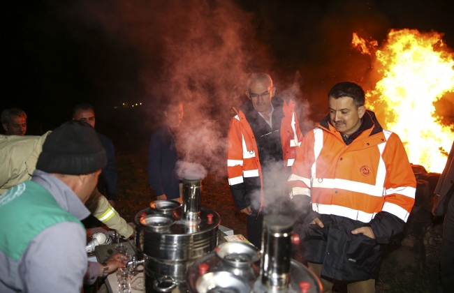Bakan Pakdemirli, ormancılarla bin 860 rakımda iftar yaptı