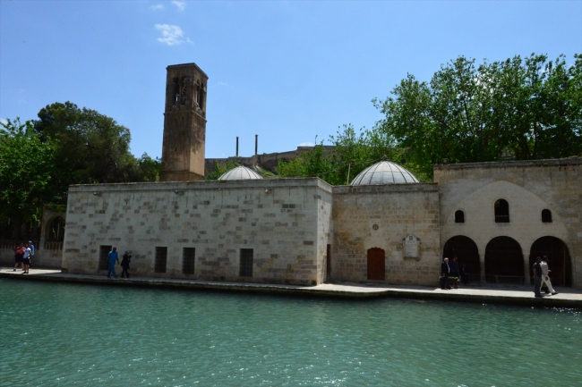 Balıklıgöl'ün simge camisi ibadete açılıyor