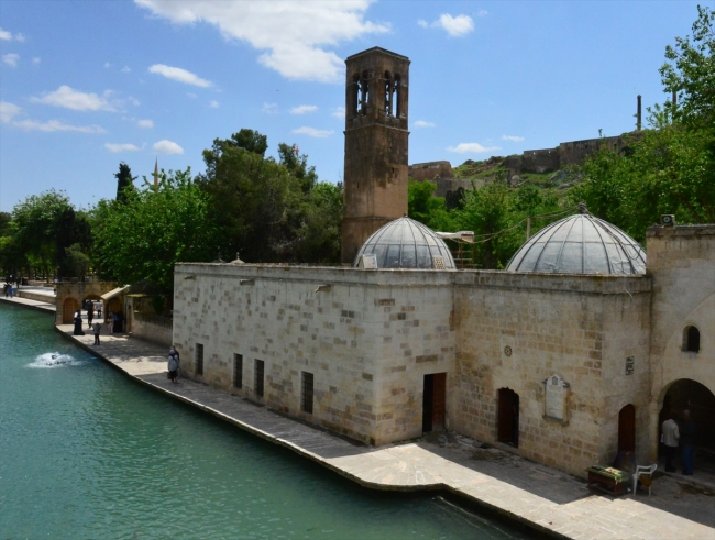 Balıklıgöl'ün simge camisi ibadete açılıyor