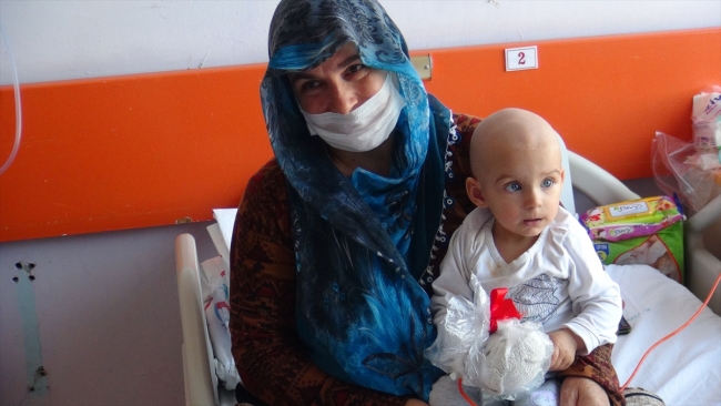 Lösemili çocuklara bayram hediyesi "örgü bebek"