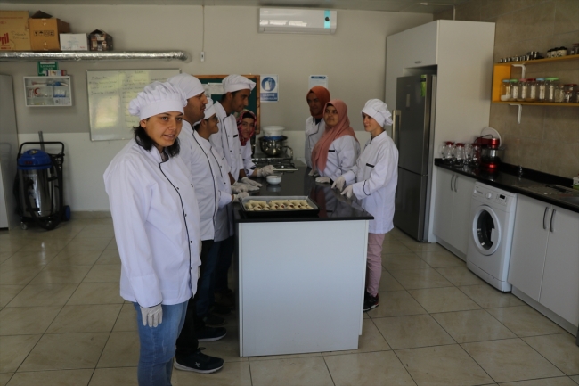 Erzincanlı "özel öğrenciler" İngiltere'de aşçılık eğitimi aldı
